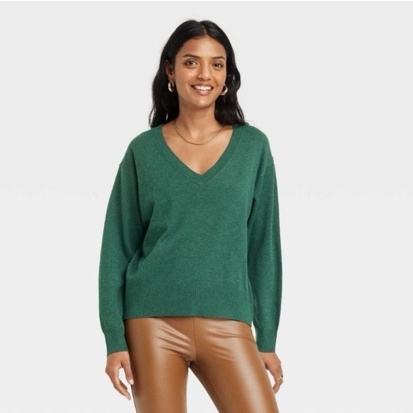 a new day Sweaters - A New Day Green V Neck Sweatshirt Size XXL
